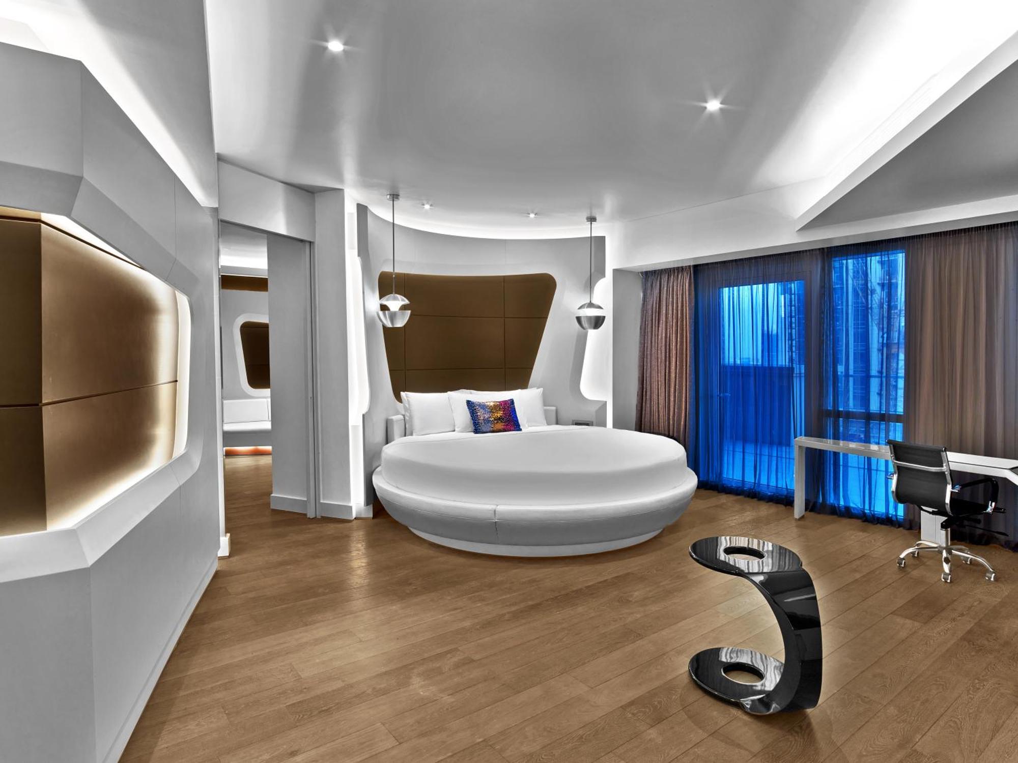 V Dubai, Curio Collection By Hilton 5*