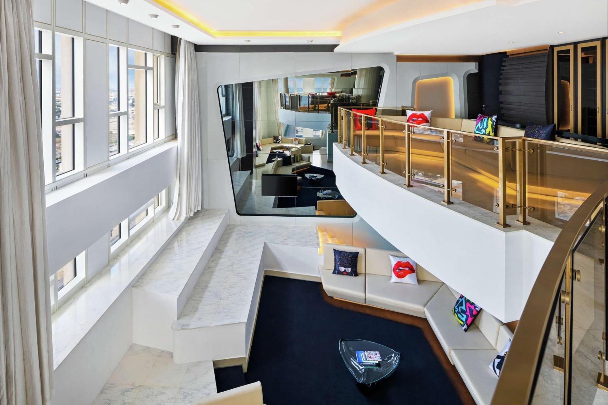 V Dubai, Curio Collection By Hilton Dubai