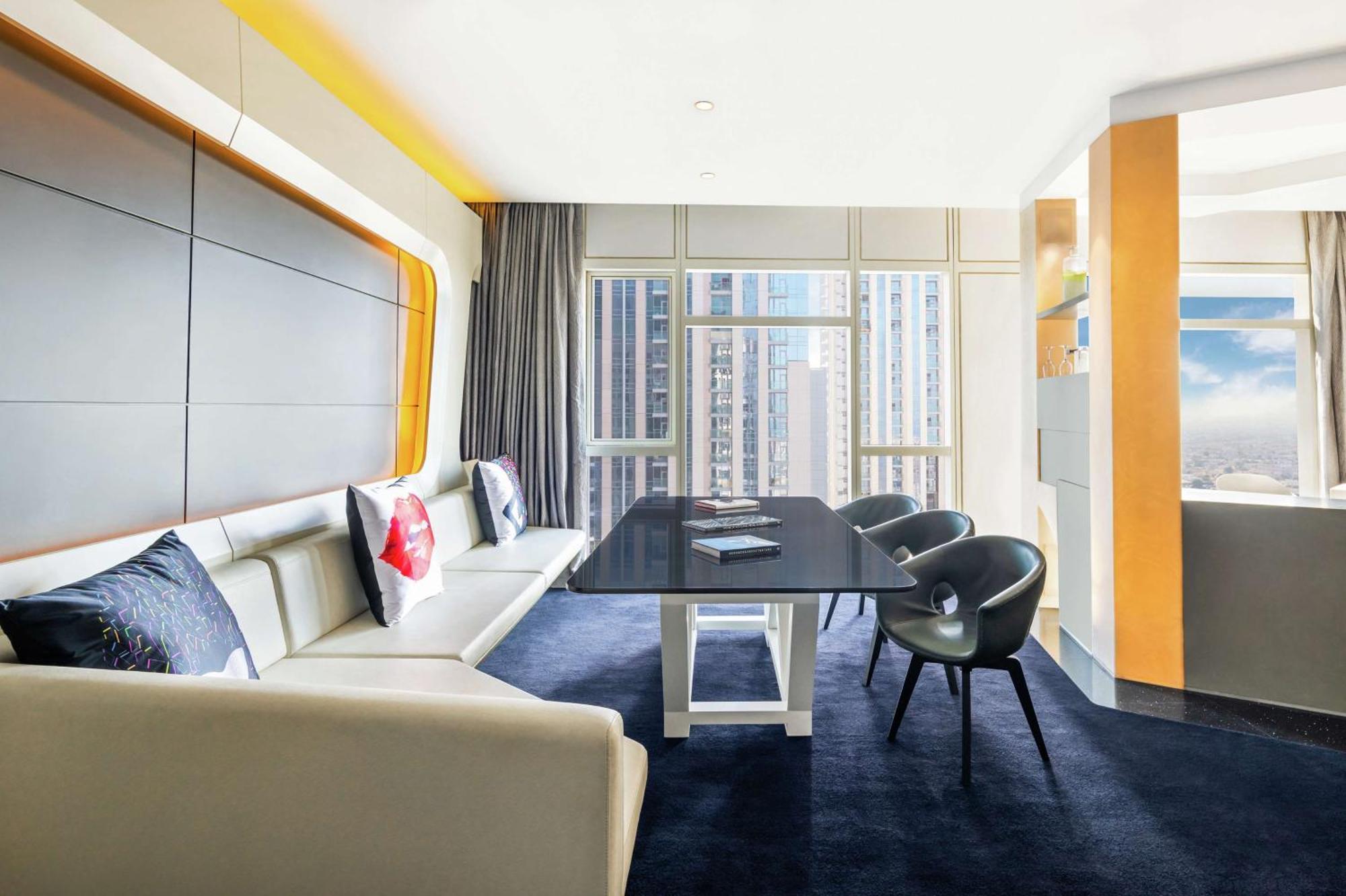 V Dubai, Curio Collection By Hilton