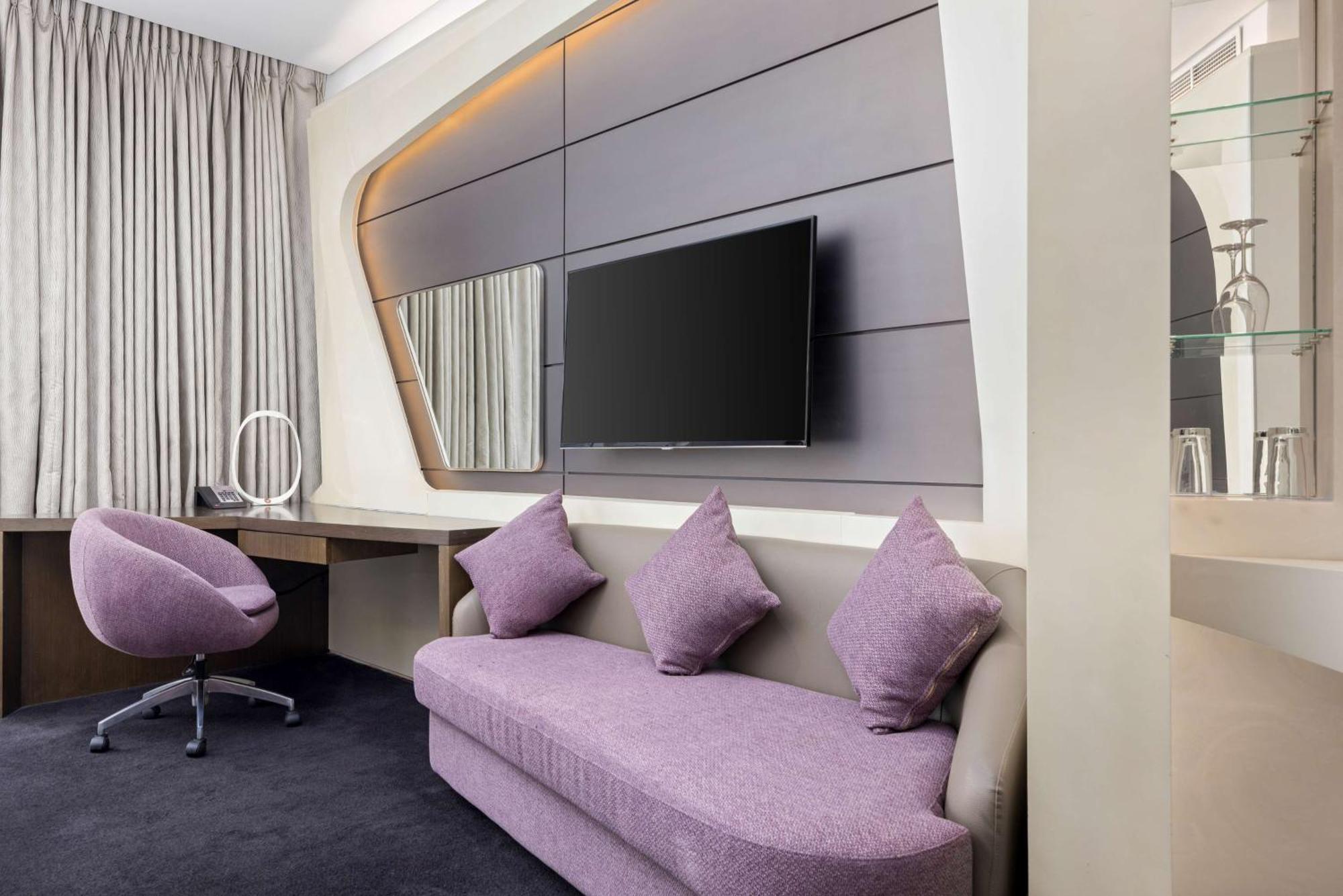 V Dubai, Curio Collection By Hilton 5*