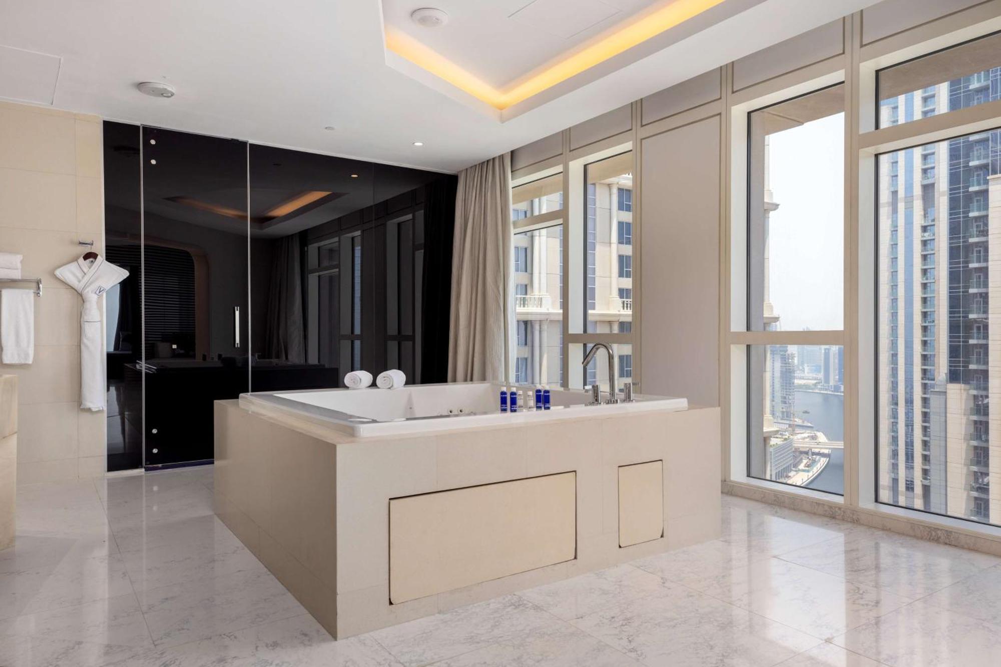V Dubai, Curio Collection By Hilton Dubai